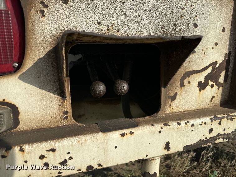 image for item MU9805 1995 Ford  F800 digger derrick truck