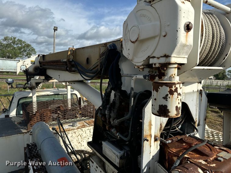 image for item MU9805 1995 Ford  F800 digger derrick truck