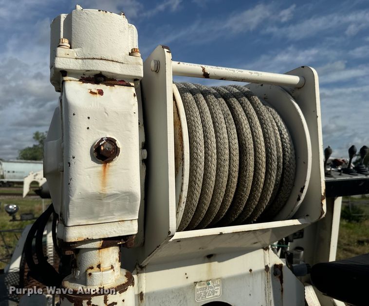 image for item MU9805 1995 Ford  F800 digger derrick truck