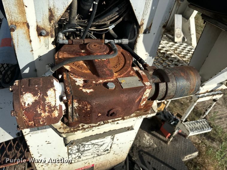 image for item MU9805 1995 Ford  F800 digger derrick truck