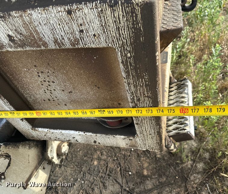 image for item MU9805 1995 Ford  F800 digger derrick truck