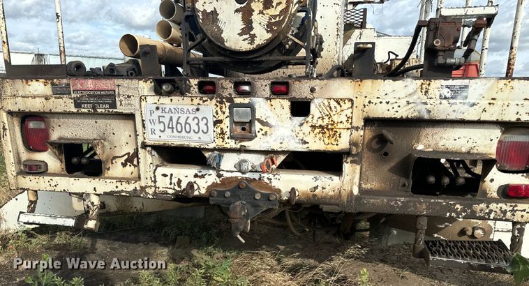 image for item MU9805 1995 Ford  F800 digger derrick truck