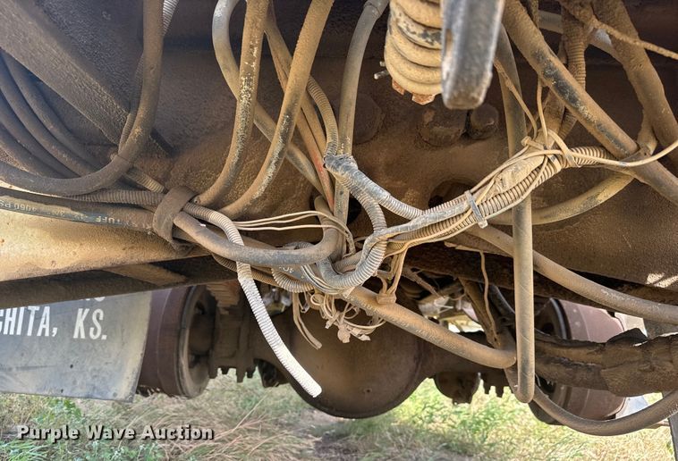 image for item MU9805 1995 Ford  F800 digger derrick truck