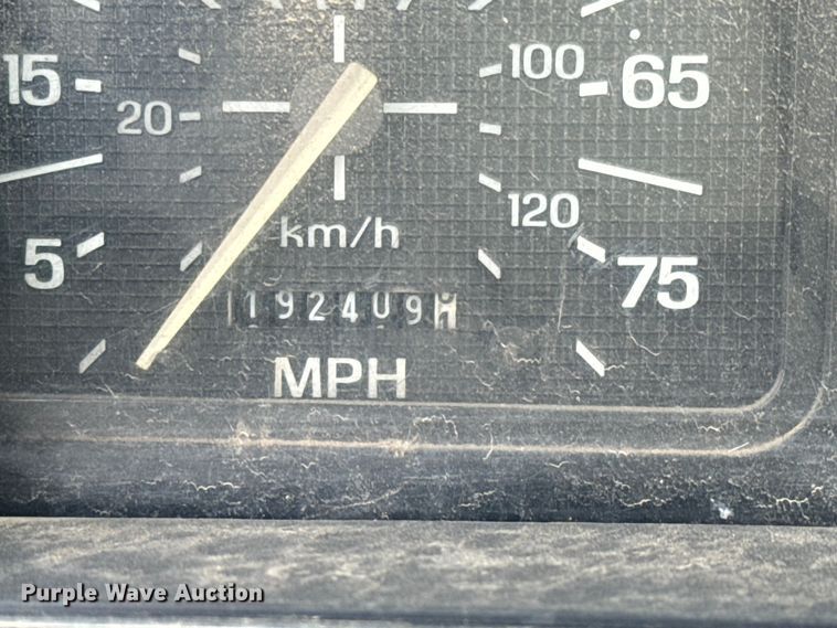 image for item MU9805 1995 Ford  F800 digger derrick truck