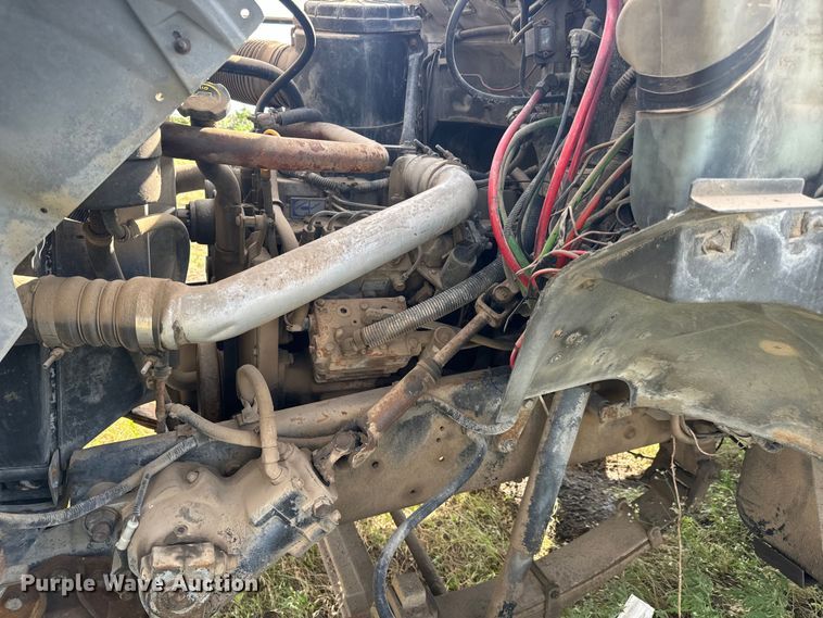 image for item MU9805 1995 Ford  F800 digger derrick truck