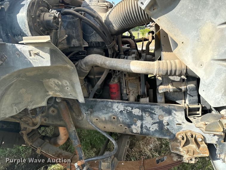 image for item MU9805 1995 Ford  F800 digger derrick truck