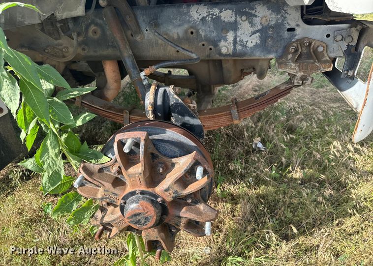 image for item MU9805 1995 Ford  F800 digger derrick truck