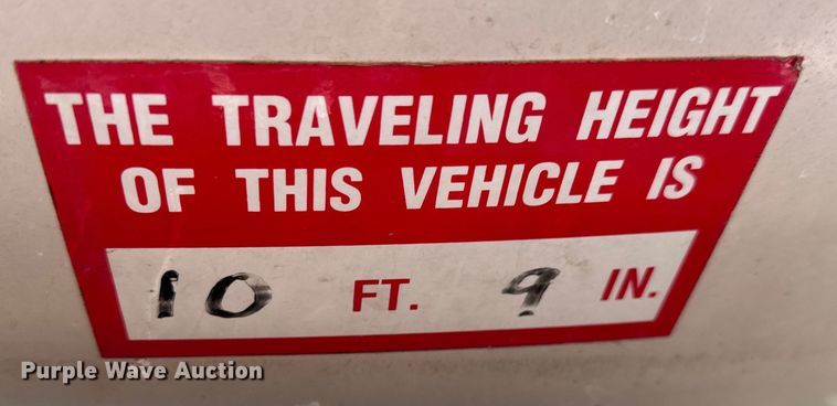 image for item MU9805 1995 Ford  F800 digger derrick truck