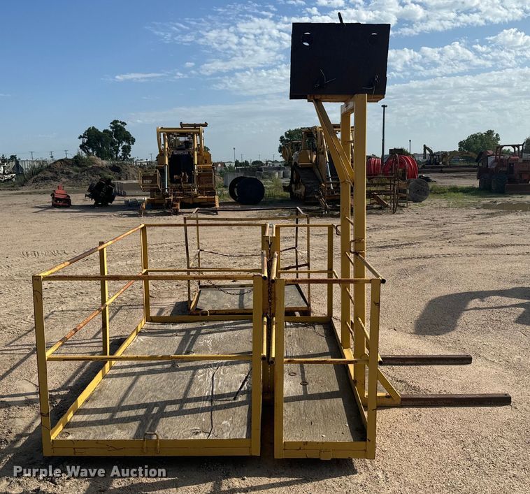 image for item MU9860 (2) man baskets