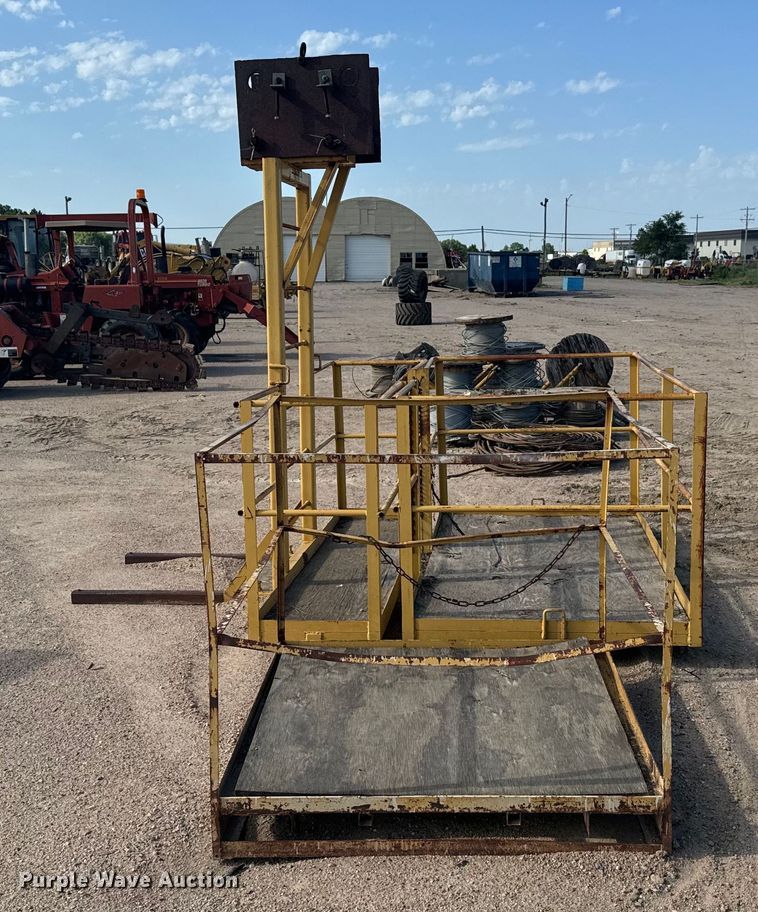 image for item MU9860 (2) man baskets