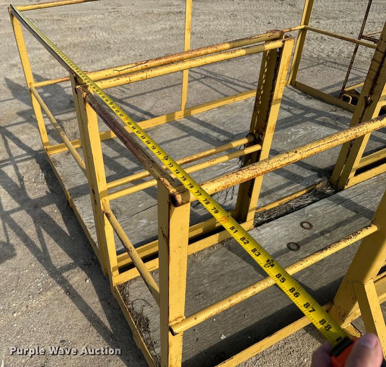 image for item MU9860 (2) man baskets