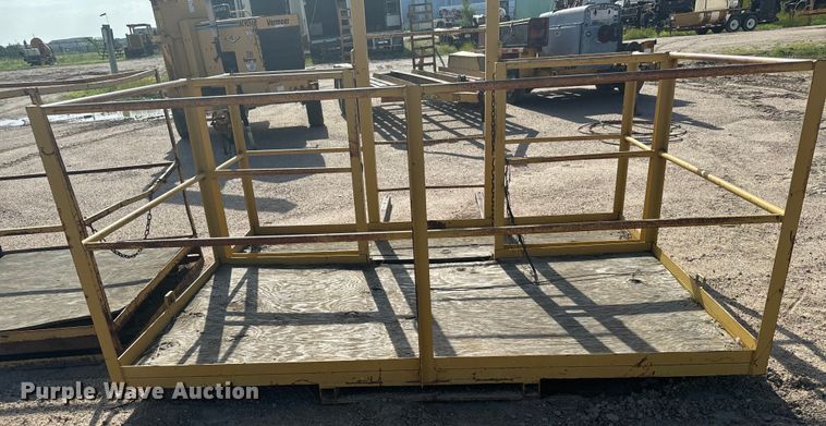 image for item MU9860 (2) man baskets