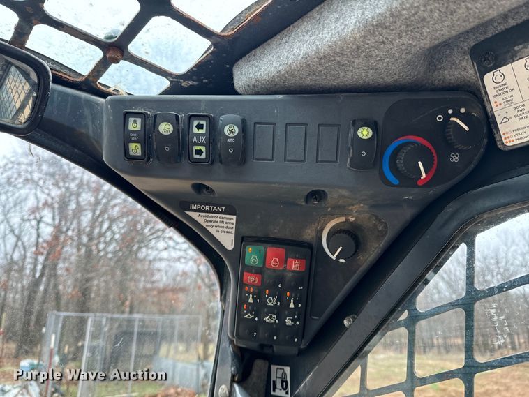 image for item ND9051 2020 John Deere 332G skid steer loader