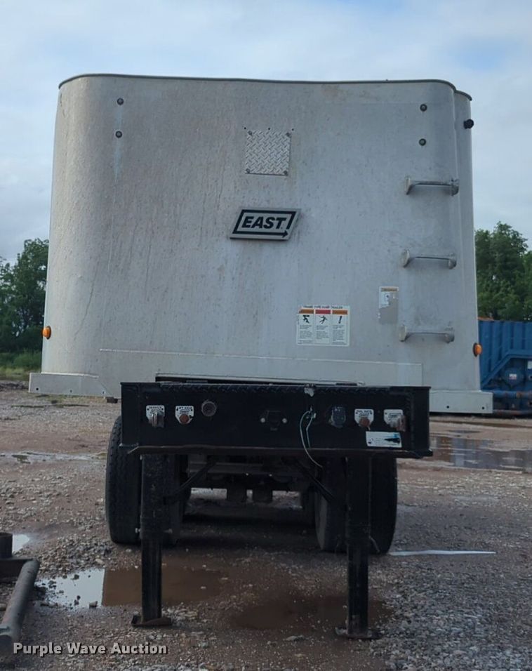 image for item NG9799 2017 East end dump trailer
