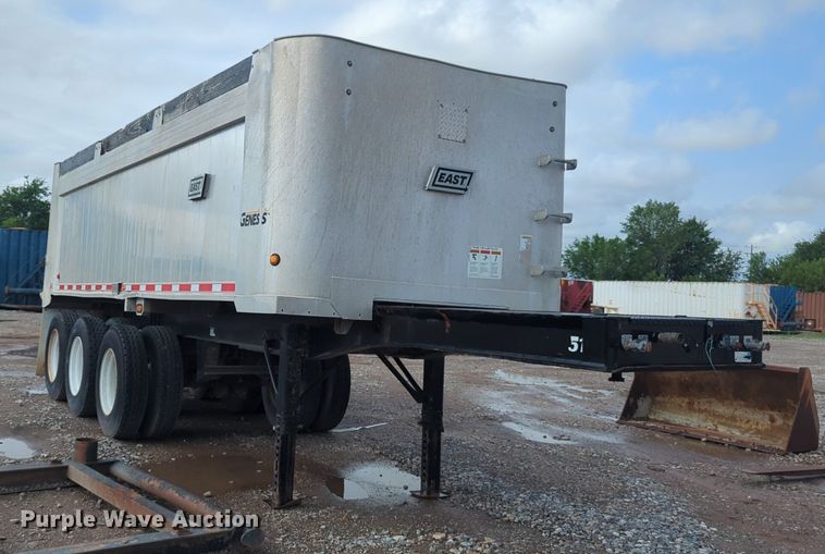 image for item NG9799 2017 East end dump trailer