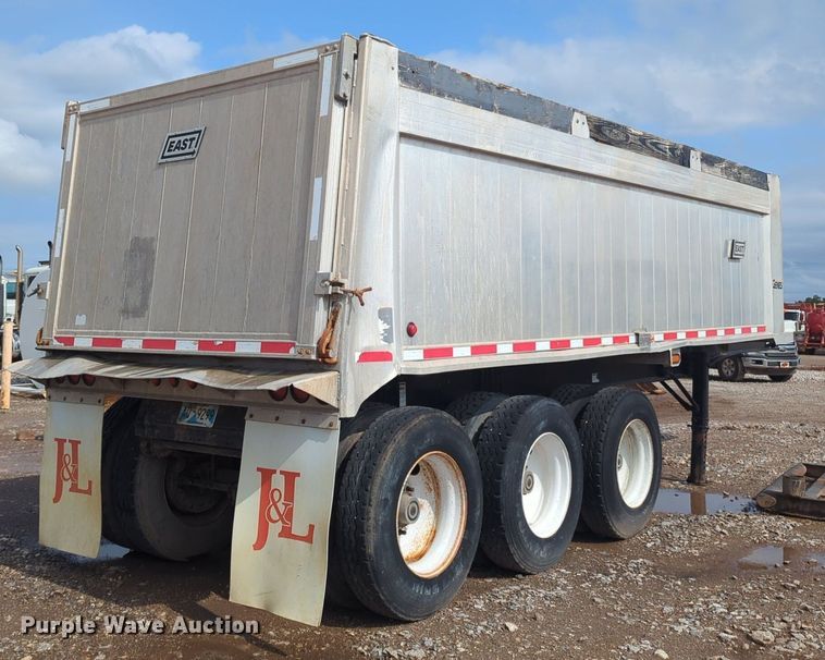 image for item NG9799 2017 East end dump trailer