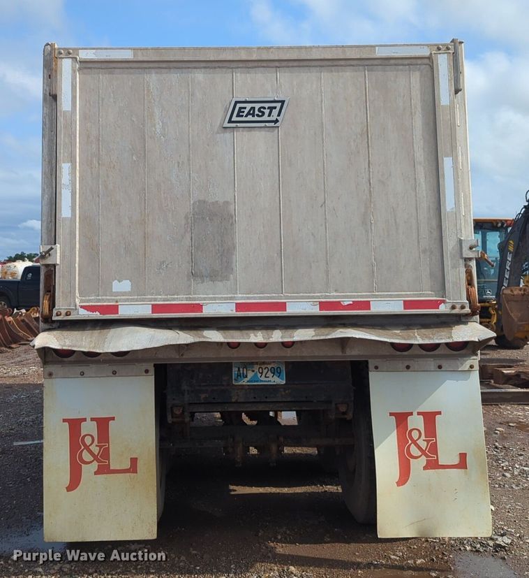 image for item NG9799 2017 East end dump trailer