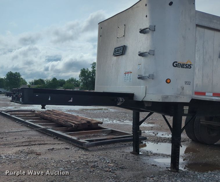 image for item NG9799 2017 East end dump trailer