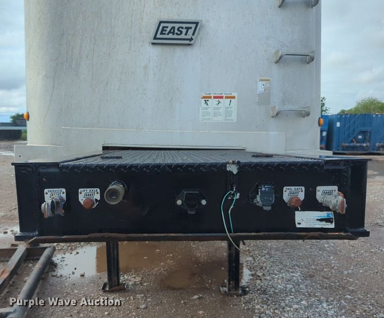 image for item NG9799 2017 East end dump trailer