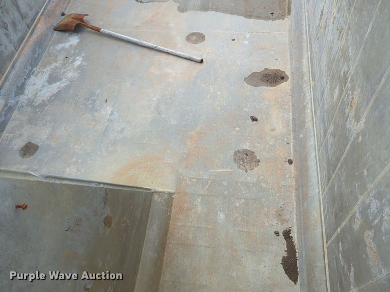 image for item NG9799 2017 East end dump trailer