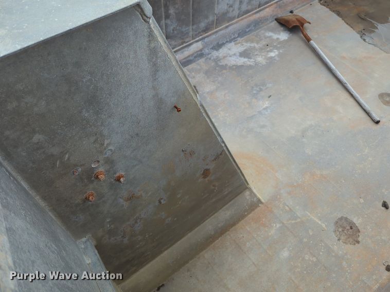 image for item NG9799 2017 East end dump trailer