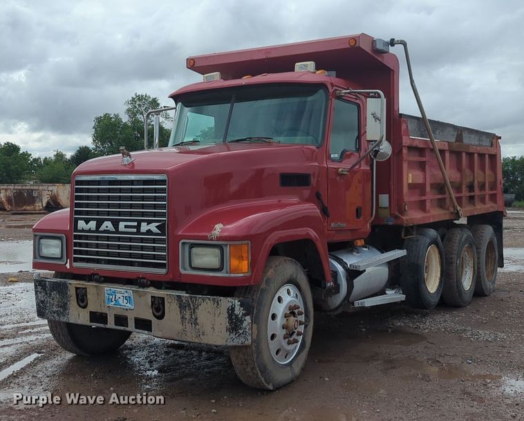 image for item NG9800 2004 Mack CH613 dump truck