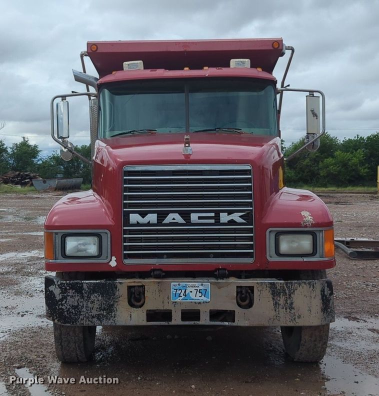 image for item NG9800 2004 Mack CH613 dump truck