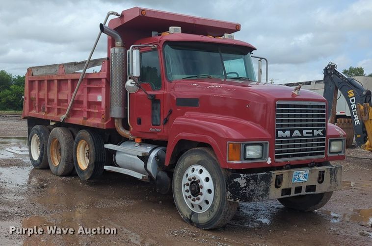 image for item NG9800 2004 Mack CH613 dump truck