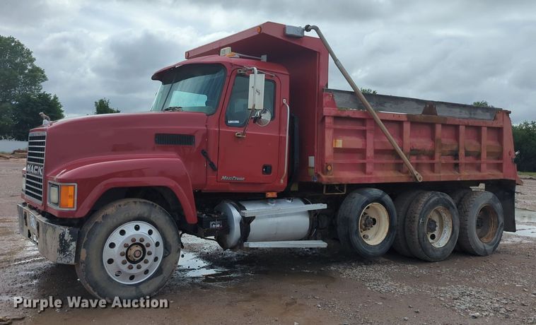 image for item NG9800 2004 Mack CH613 dump truck
