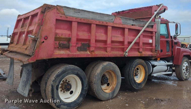 image for item NG9800 2004 Mack CH613 dump truck