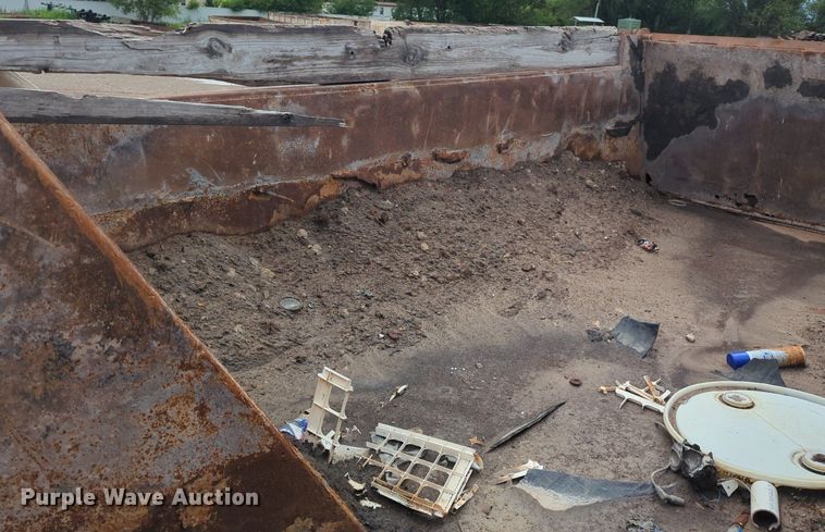 image for item NG9800 2004 Mack CH613 dump truck