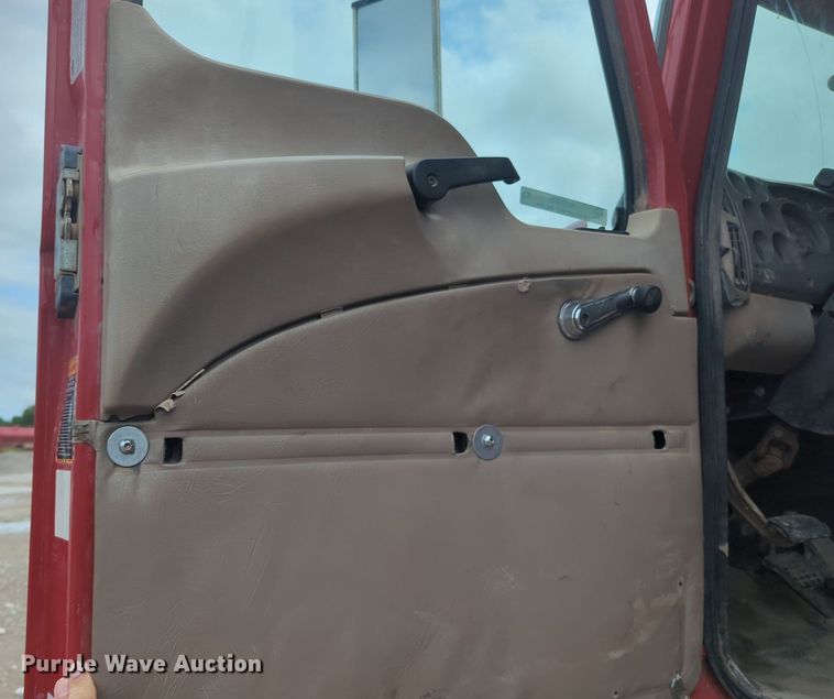 image for item NG9800 2004 Mack CH613 dump truck