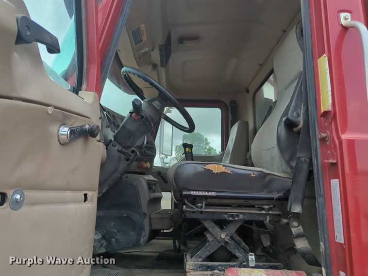 image for item NG9800 2004 Mack CH613 dump truck