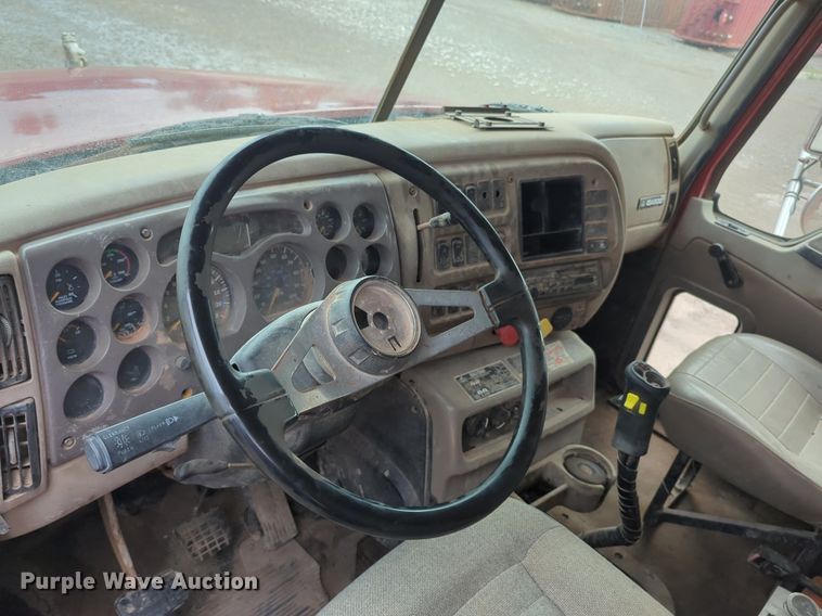 image for item NG9800 2004 Mack CH613 dump truck