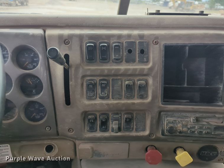 image for item NG9800 2004 Mack CH613 dump truck