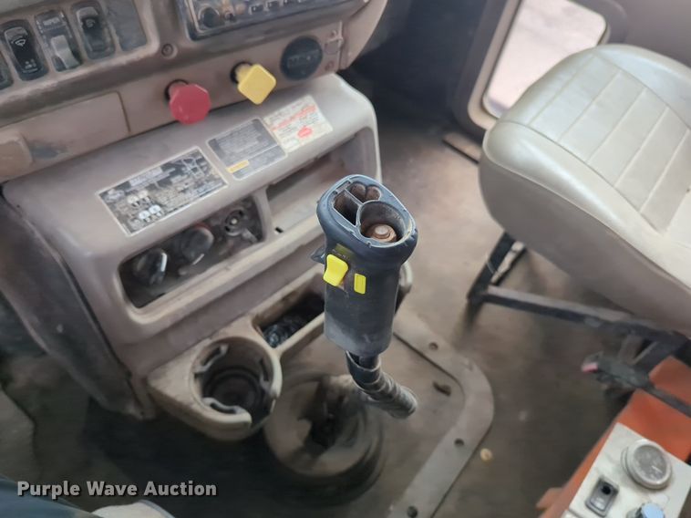 image for item NG9800 2004 Mack CH613 dump truck