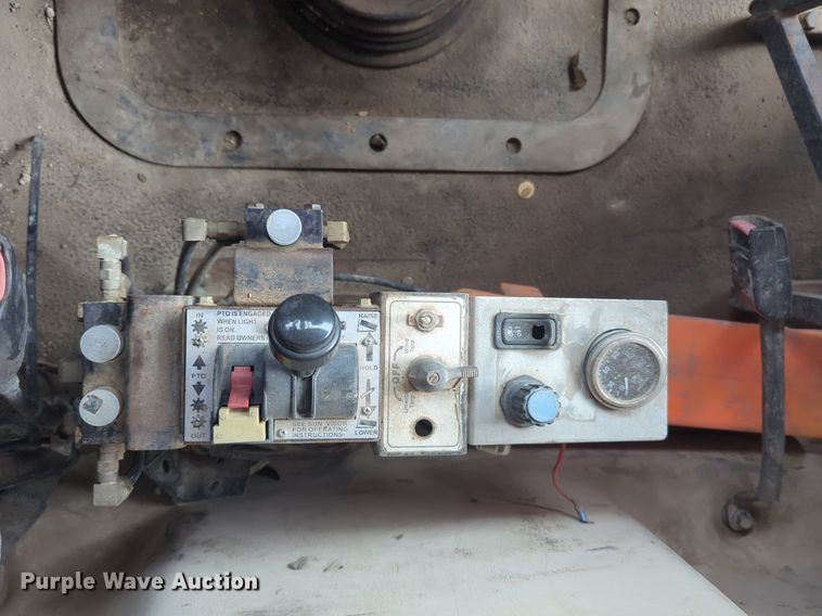 image for item NG9800 2004 Mack CH613 dump truck