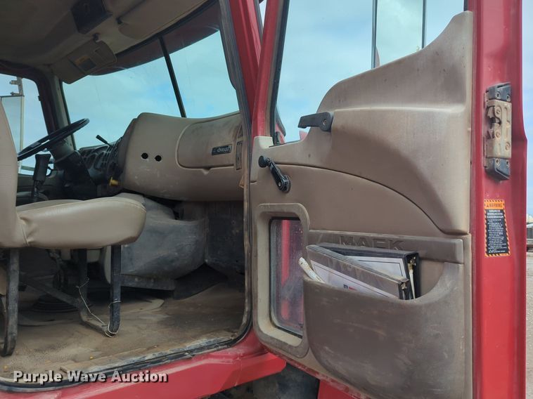 image for item NG9800 2004 Mack CH613 dump truck