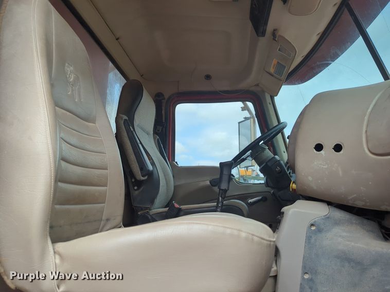 image for item NG9800 2004 Mack CH613 dump truck