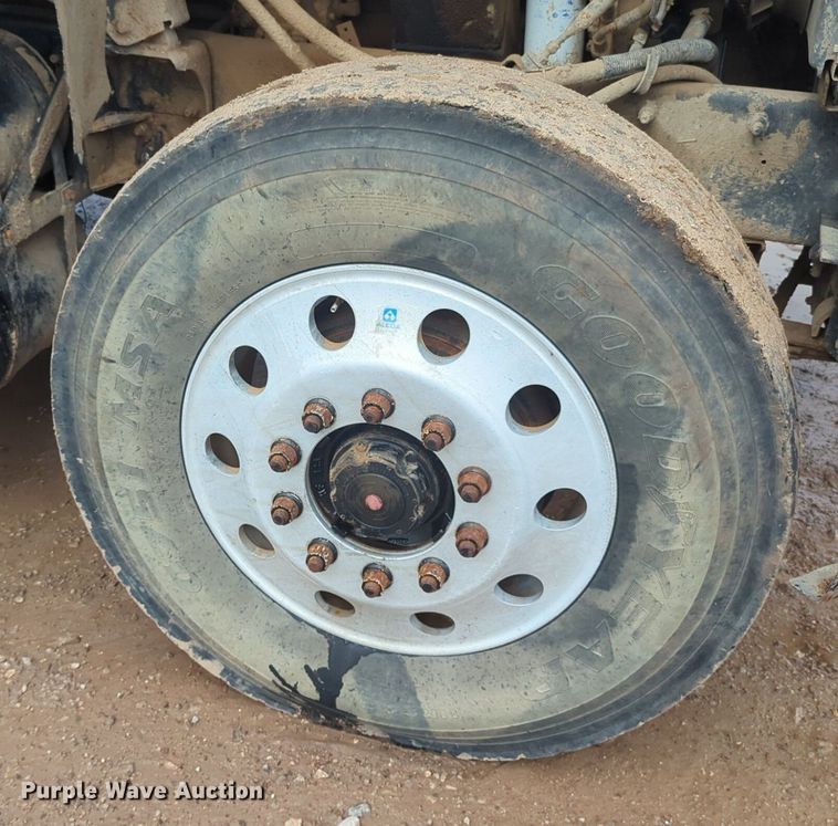 image for item NG9800 2004 Mack CH613 dump truck