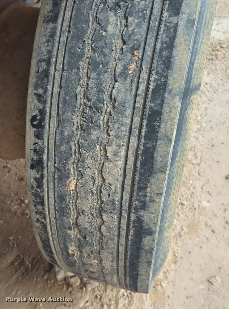 image for item NG9800 2004 Mack CH613 dump truck