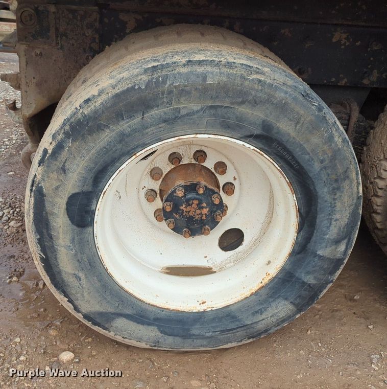 image for item NG9800 2004 Mack CH613 dump truck