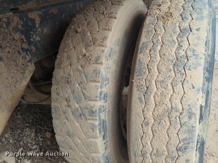 image for item NG9800 2004 Mack CH613 dump truck