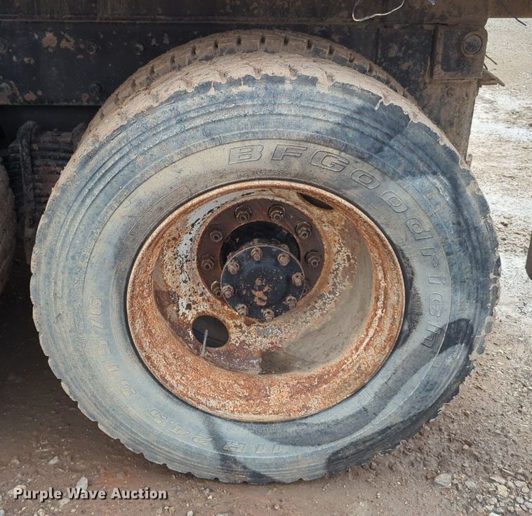 image for item NG9800 2004 Mack CH613 dump truck