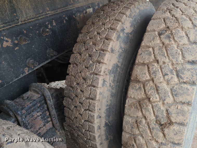 image for item NG9800 2004 Mack CH613 dump truck