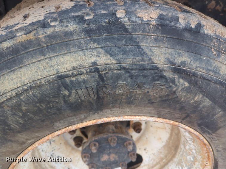 image for item NG9800 2004 Mack CH613 dump truck