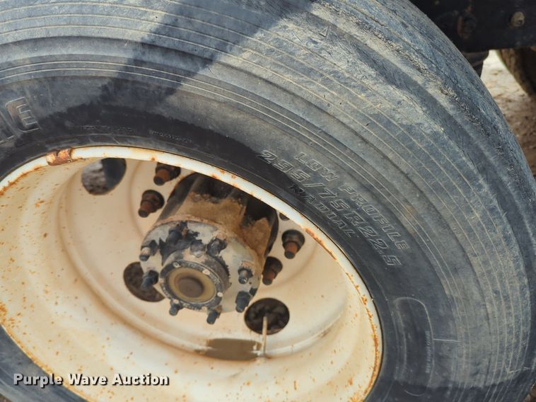 image for item NG9800 2004 Mack CH613 dump truck