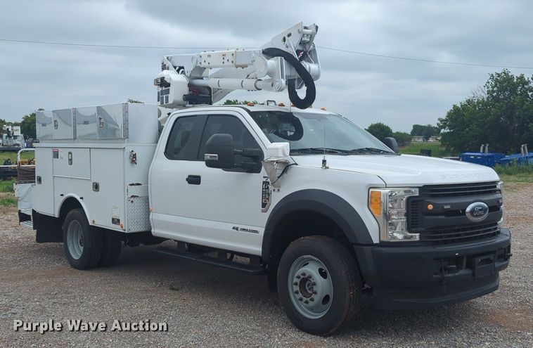 image for item NG9874 2017 Ford  F550 bucket truck