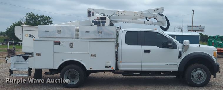 image for item NG9874 2017 Ford  F550 bucket truck