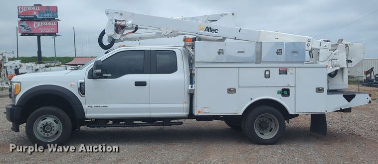 image for item NG9874 2017 Ford  F550 bucket truck